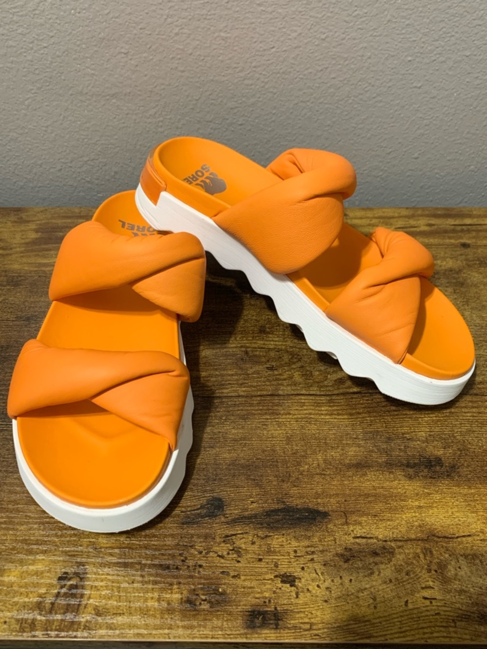 Sorel vibe twist slide sandal koi orange.  Size 9
